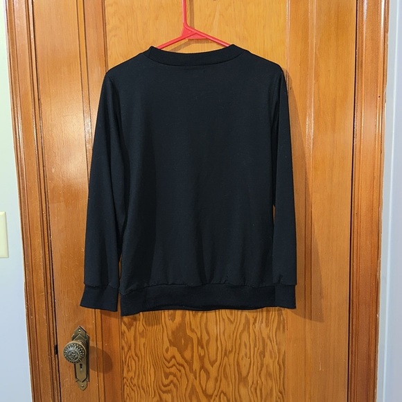 Women’s sweatshirt size large. - Picture 4 of 4
